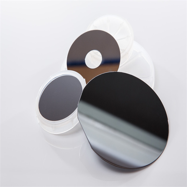 Maximizing productivity and minimizing damage with specialized wafer carriers engineered for reliability.
