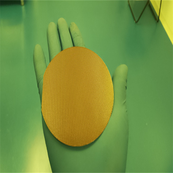 Save time and effort with the easy application of photoresist spray